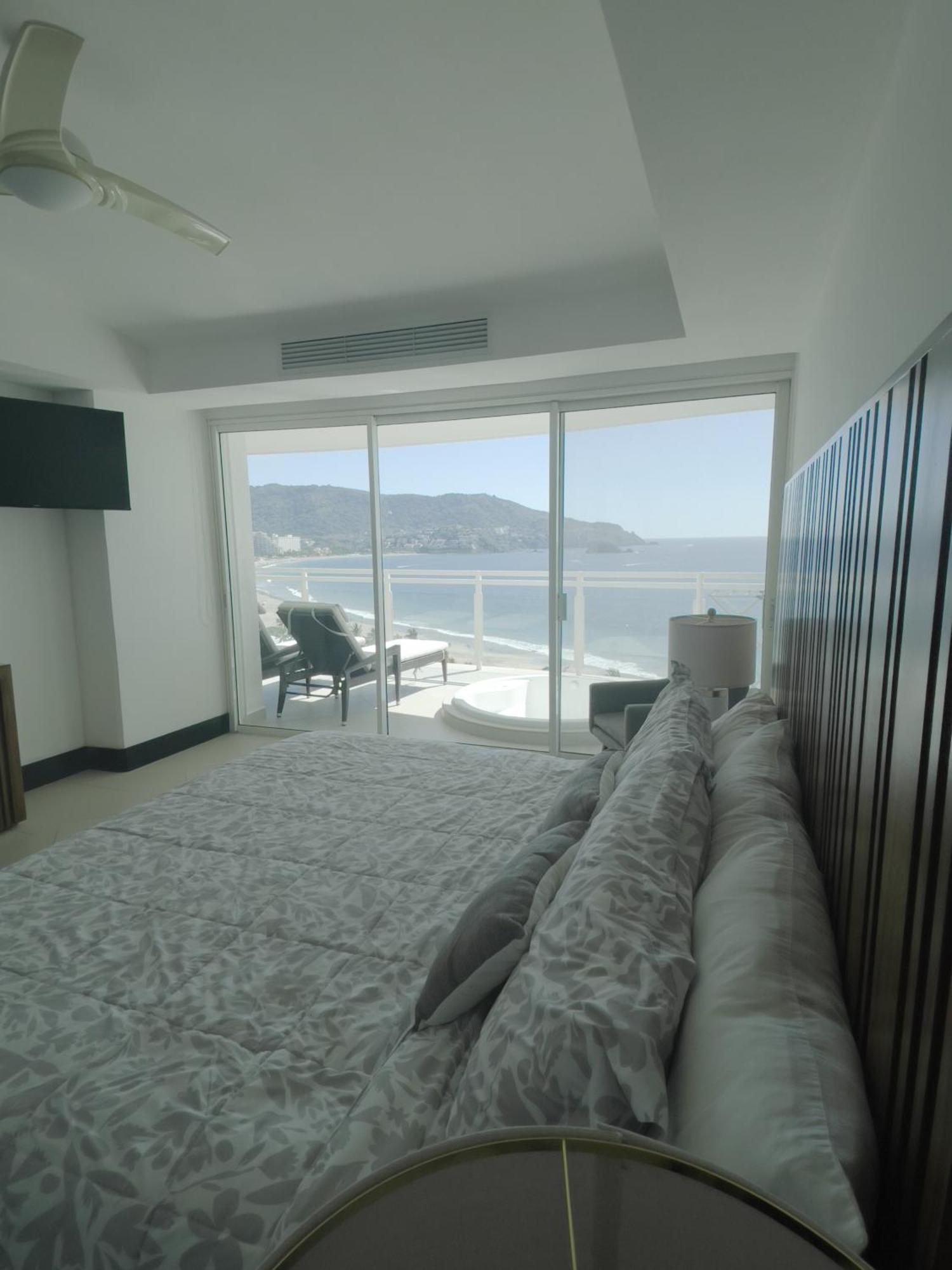 Bay View Grand Marina Ixtapa Condo En Pie De Playa Extérieur photo